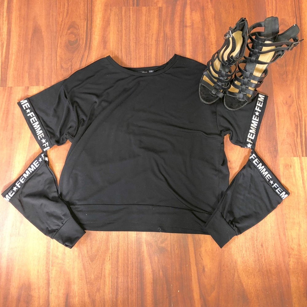 NWOT Femme sweater w/cutout sleeves